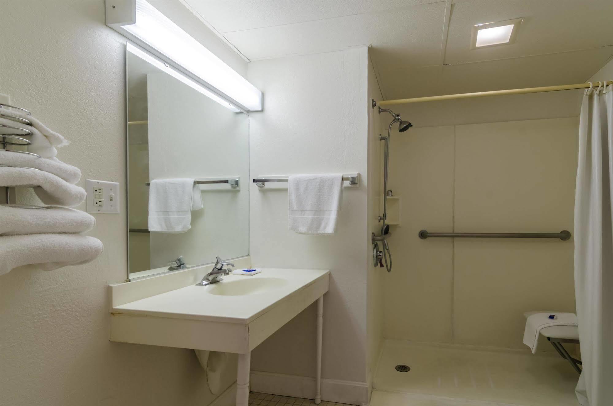Rodeway Inn Emporia Εξωτερικό φωτογραφία